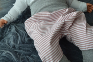 Preview: Mitwachshose Jersey Grau/Altrosa Streifen