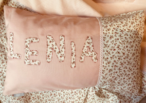 Preview: Kuscheldecke passend zum Kissen mit Applikation.