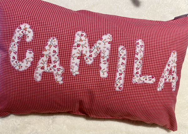 Namenskissen aus Westfalenstoffe Brombeere Karo