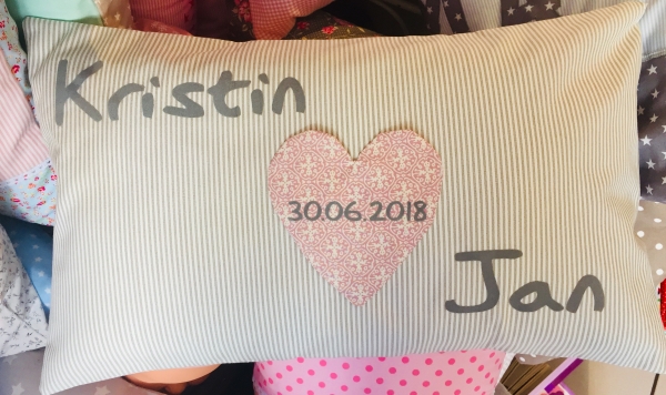 Hochzeitkissen Taupe streifen mit Herz